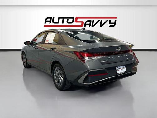 Ecotronic Gray 2024 Hyundai ELANTRA SEL