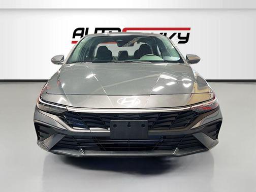 Ecotronic Gray 2024 Hyundai ELANTRA SEL