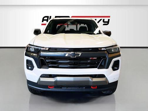 Summit White 2025 Chevrolet Colorado Z71