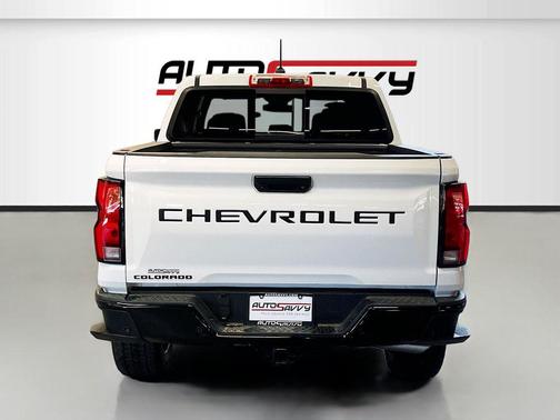 Summit White 2025 Chevrolet Colorado Z71