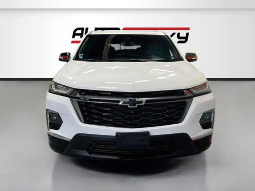 Summit White 2023 Chevrolet Traverse Premier
