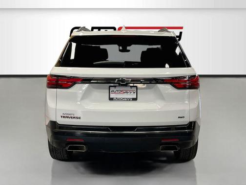 Summit White 2023 Chevrolet Traverse Premier