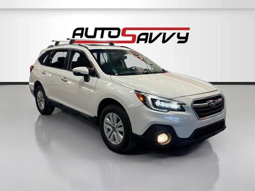 Crystal White Pearl 2019 Subaru Outback 3.6R Touring