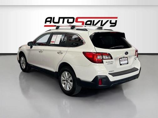 Crystal White Pearl 2019 Subaru Outback 3.6R Touring