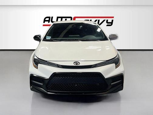 White 2022 Toyota Corolla SE