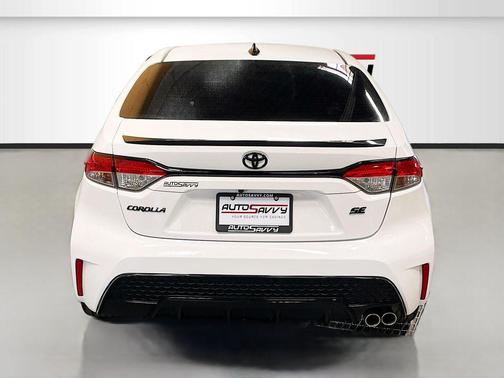 White 2022 Toyota Corolla SE