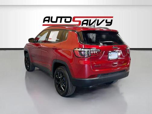 Red Hot Pearlcoat 2026 Jeep Compass Latitude