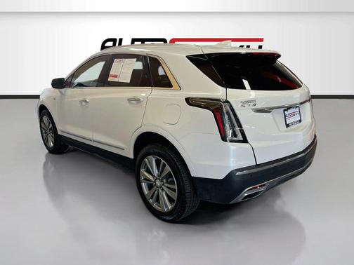 Crystal White Tricoat 2025 Cadillac XT5 Premium Luxury
