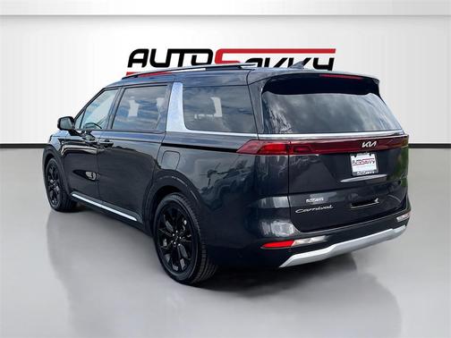 2022 Kia Carnival SX