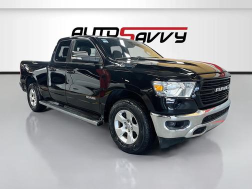 Diamond Black Crystal Pearlcoat 2022 RAM 1500 Big Horn/Lone Star