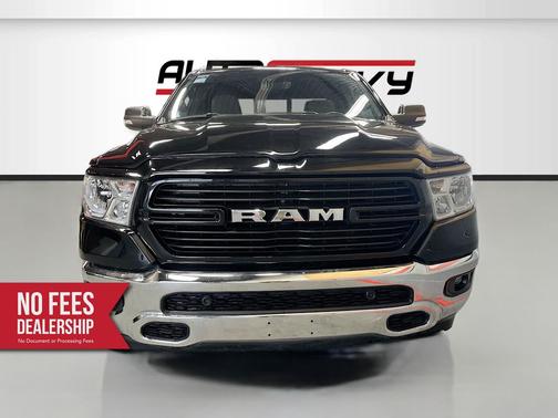Diamond Black Crystal Pearlcoat 2022 RAM 1500 Big Horn/Lone Star