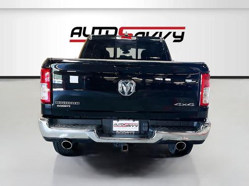 Diamond Black Crystal Pearlcoat 2022 RAM 1500 Big Horn/Lone Star