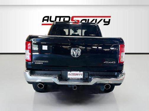 Diamond Black Crystal Pearlcoat 2022 RAM 1500 Big Horn/Lone Star