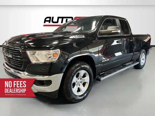 Diamond Black Crystal Pearlcoat 2022 RAM 1500 Big Horn/Lone Star
