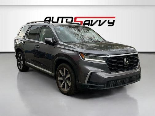 2025 Honda Pilot Touring 8-Passenger