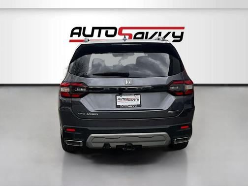 2025 Honda Pilot Touring 8-Passenger