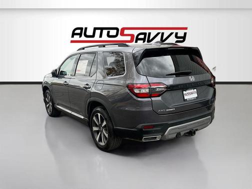 2025 Honda Pilot Touring 8-Passenger