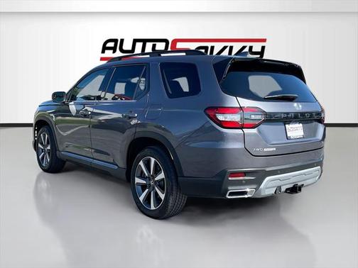 2025 Honda Pilot Touring 8-Passenger