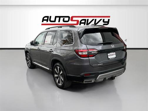 2025 Honda Pilot Touring 8-Passenger