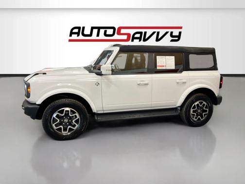 Oxford White 2025 Ford Bronco Outer Banks