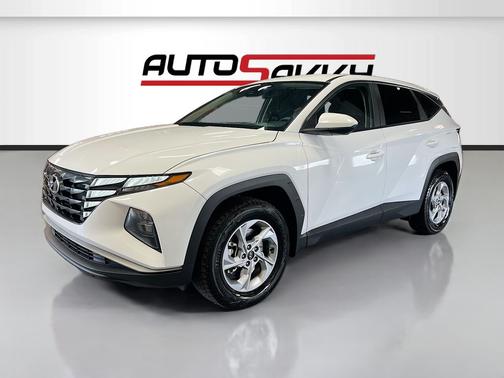 White Pearl 2024 Hyundai TUCSON SE