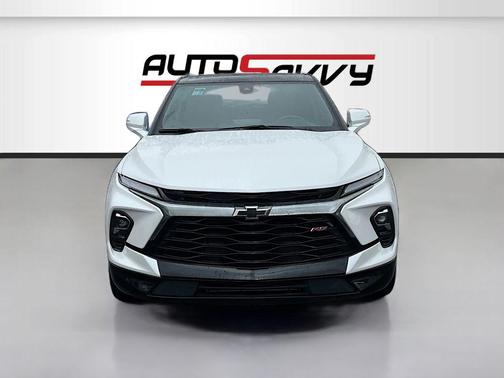 Iridescent Pearl Tricoat 2023 Chevrolet Blazer RS