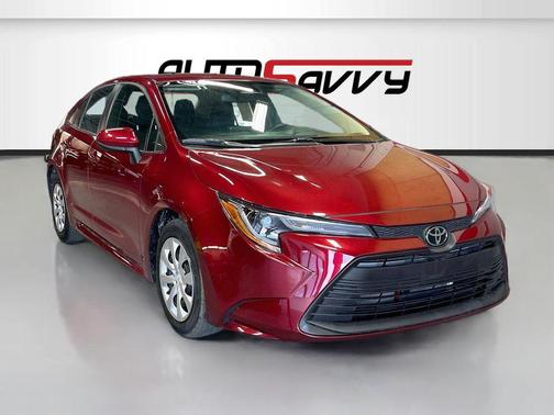 Pearl 2025 Toyota Corolla LE