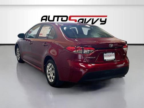 Pearl 2025 Toyota Corolla LE
