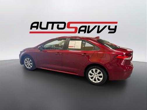 Pearl 2025 Toyota Corolla LE