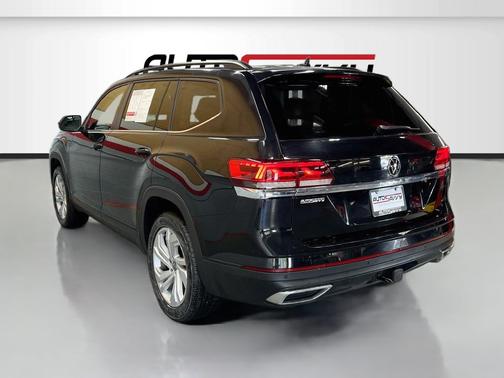 Deep Black 2023 Volkswagen Atlas 3.6L SE w/Technology