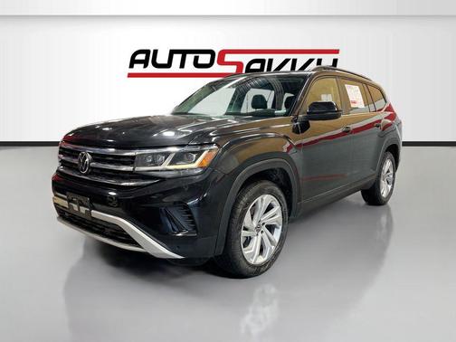 Deep Black 2023 Volkswagen Atlas 3.6L V6 SE w/Technology
