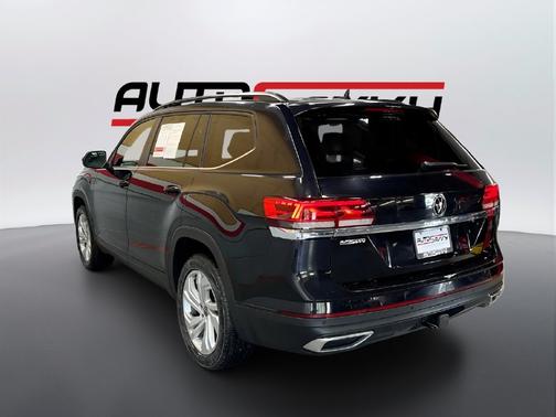 Deep Black 2023 Volkswagen Atlas 3.6L SE w/Technology
