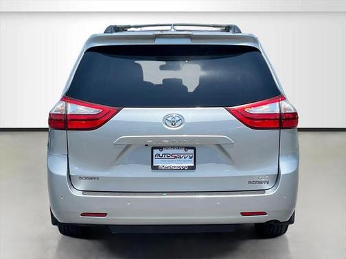 2019 Toyota Sienna XLE