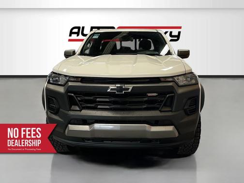 Summit White 2024 Chevrolet Colorado Trail Boss