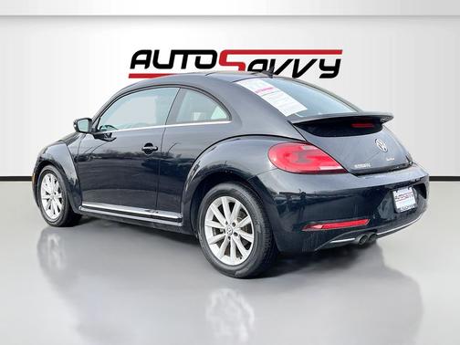 Deep Black 2019 Volkswagen Beetle 2.0T SE