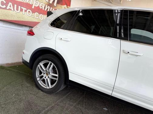 2017 Porsche Cayenne Platinum Edition