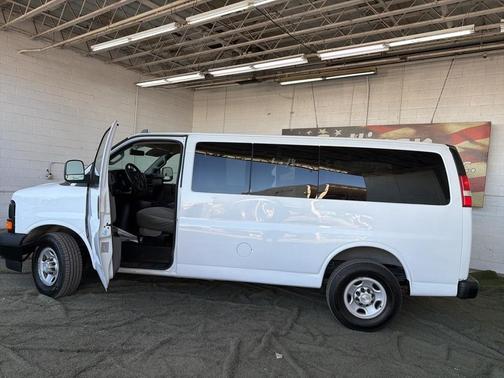 2017 Chevrolet Express 2500 LS