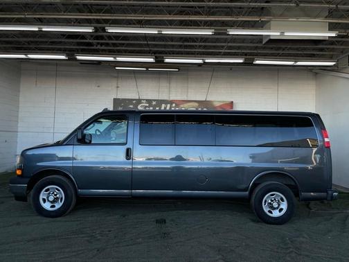 2017 Chevrolet Express 3500 LT