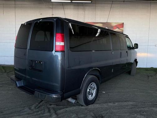 2017 Chevrolet Express 3500 LT