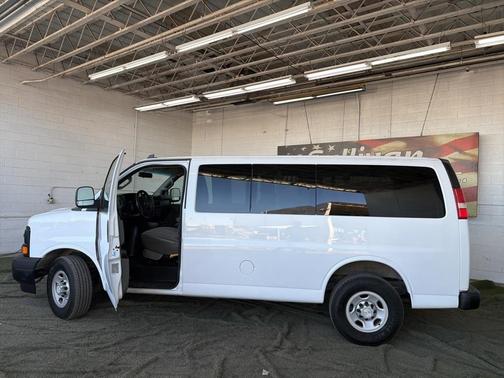 2017 Chevrolet Express 2500 LS