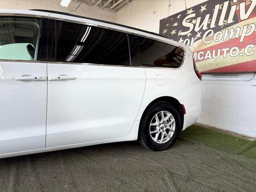 2022 Chrysler Pacifica Touring-L