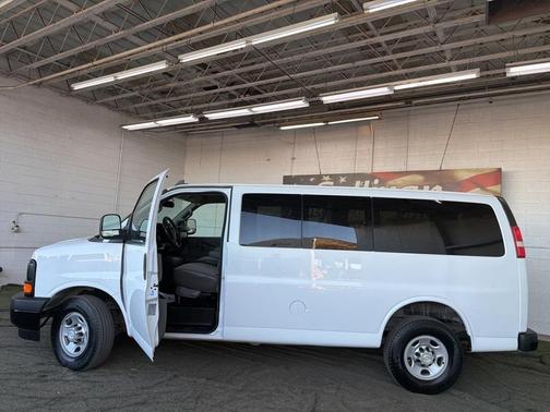 2017 Chevrolet Express 2500 LS