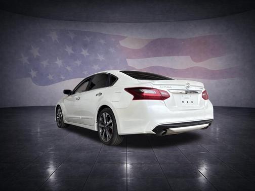 White 2017 Nissan Altima 3.5 SR