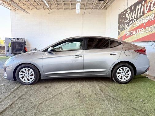 2019 Hyundai ELANTRA SE