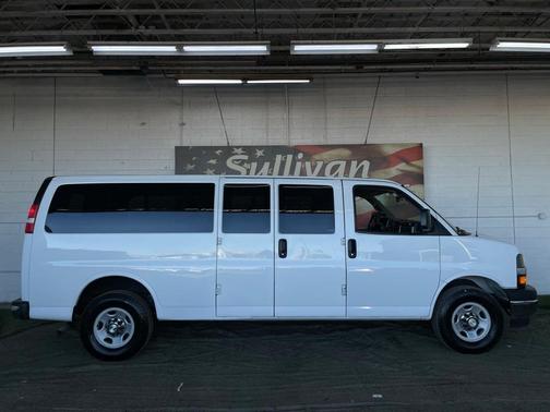 2017 Chevrolet Express 3500 LT