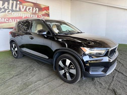 2019 Volvo XC40 MOMENTUM