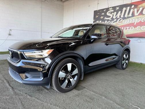 2019 Volvo XC40 MOMENTUM