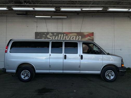 2017 Chevrolet Express 3500 LT