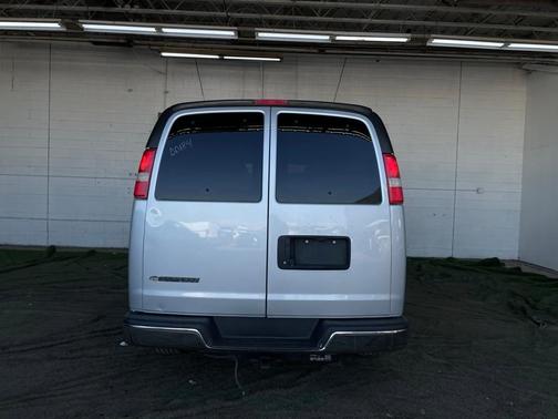 2017 Chevrolet Express 3500 LT