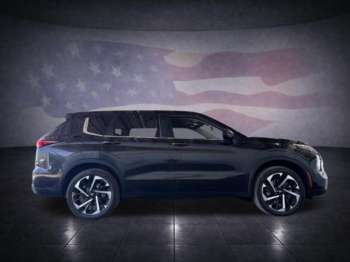 Black 2023 Mitsubishi Outlander SE